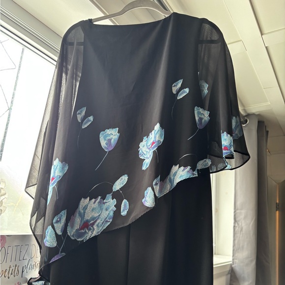 Dress - Picture 6 of 9